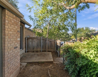 1015 E Yager Ln - Photo Thumbnail 17