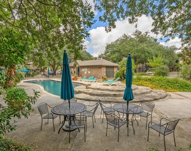 7685 Northcross Dr - Photo Thumbnail 22
