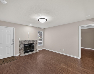 7685 Northcross Dr - Photo Thumbnail 3