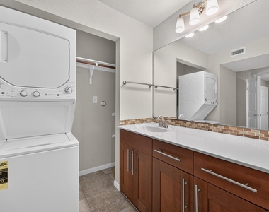 7685 Northcross Dr - Photo Thumbnail 16