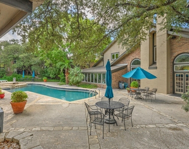 7685 Northcross Dr - Photo Thumbnail 24