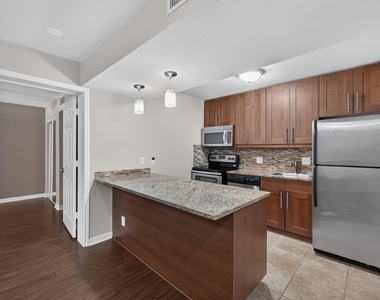7685 Northcross Dr - Photo Thumbnail 6