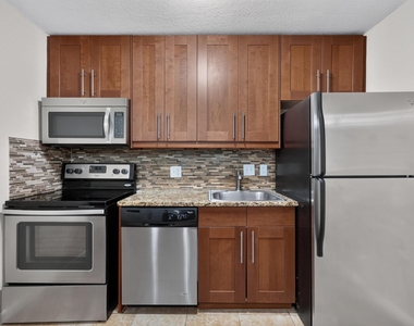 7685 Northcross Dr - Photo Thumbnail 7