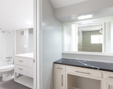 3409 Grooms St - Photo Thumbnail 9
