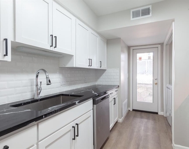 3409 Grooms St - Photo Thumbnail 3