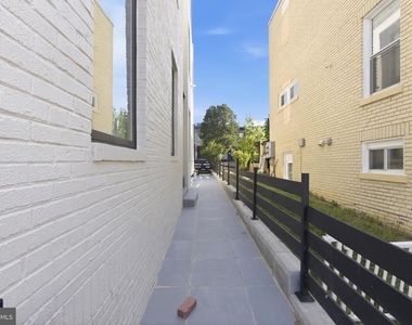 1140 Oates Street Ne - Photo Thumbnail 7