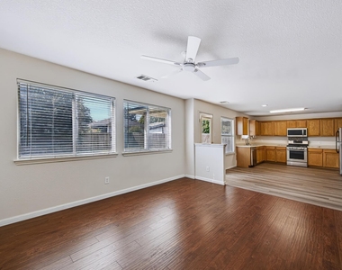 1017 Coronation Way - Photo Thumbnail 14