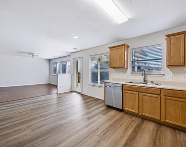 1017 Coronation Way - Photo Thumbnail 9