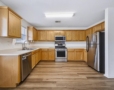 1017 Coronation Way - Photo Thumbnail 7