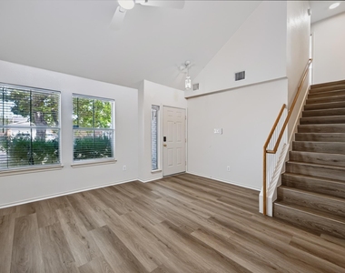 1017 Coronation Way - Photo Thumbnail 5