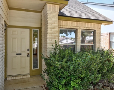 1017 Coronation Way - Photo Thumbnail 4