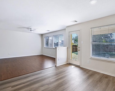 1017 Coronation Way - Photo Thumbnail 10