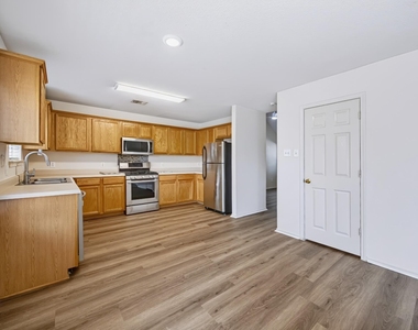 1017 Coronation Way - Photo Thumbnail 11