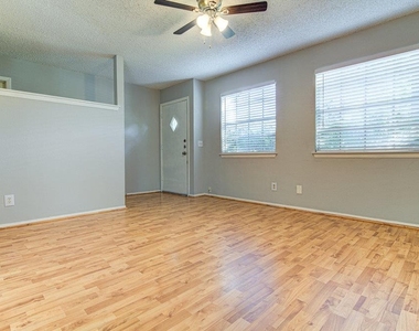 907 Taulbee Ln - Photo Thumbnail 3