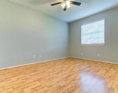 907 Taulbee Ln - Photo Thumbnail 12