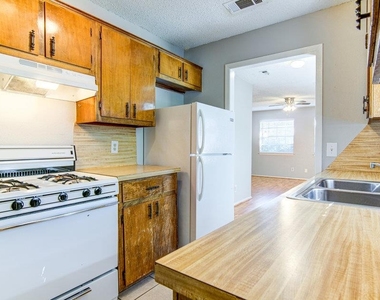 907 Taulbee Ln - Photo Thumbnail 8