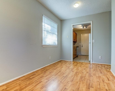 907 Taulbee Ln - Photo Thumbnail 6