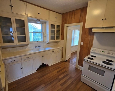 3102 Wheeler St - Photo Thumbnail 2
