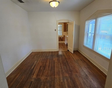 3102 Wheeler St - Photo Thumbnail 6