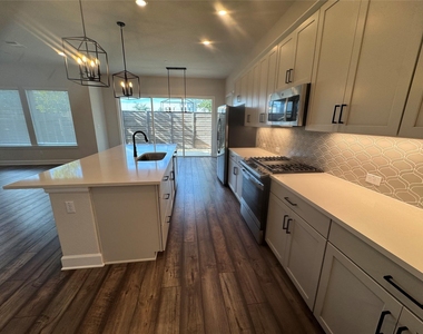 3000 Chisholm Trail Rd - Photo Thumbnail 7