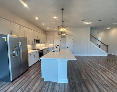 3000 Chisholm Trail Rd - Photo Thumbnail 3