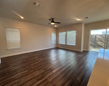 3000 Chisholm Trail Rd - Photo Thumbnail 5