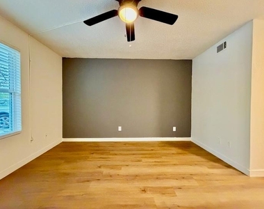 4504 Speedway Ave - Photo Thumbnail 2