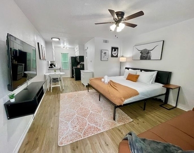 4504 Speedway Ave - Photo Thumbnail 3