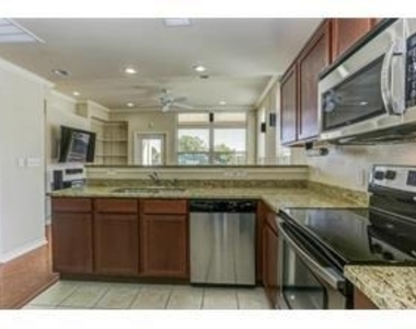 305 E 31st St - Photo Thumbnail 1