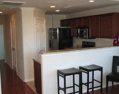 305 E 31st St - Photo Thumbnail 3