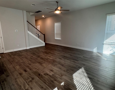 3000 Chisholm Trail Rd - Photo Thumbnail 4