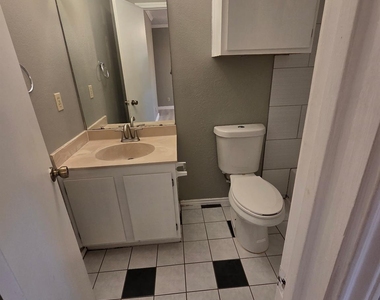 10005 Parliament House Rd - Photo Thumbnail 15