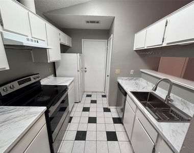 10005 Parliament House Rd - Photo Thumbnail 6