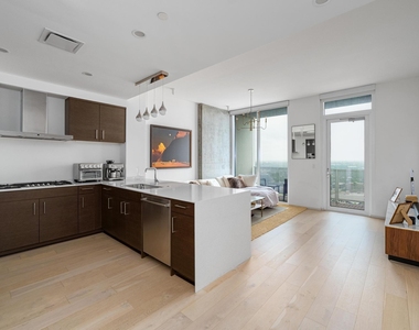 301 West Ave - Photo Thumbnail 3