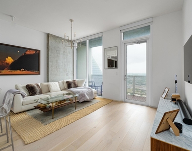 301 West Ave - Photo Thumbnail 8