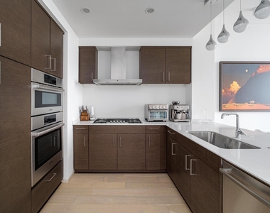 301 West Ave - Photo Thumbnail 5
