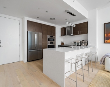 301 West Ave - Photo Thumbnail 6