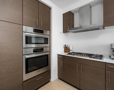 301 West Ave - Photo Thumbnail 4