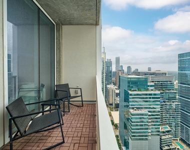 301 West Ave - Photo Thumbnail 2