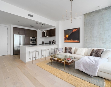 301 West Ave - Photo Thumbnail 7
