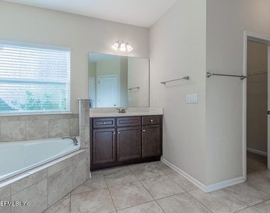 3931 Hammock Bluff Circle - Photo Thumbnail 27