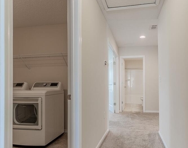3931 Hammock Bluff Circle - Photo Thumbnail 39