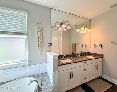 7045 Rosabella Circle - Photo Thumbnail 18