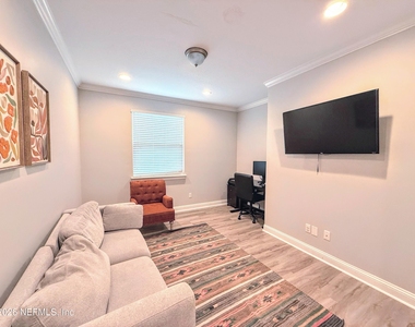 7045 Rosabella Circle - Photo Thumbnail 14