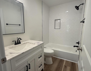 1702 Challenger Court W - Photo Thumbnail 19