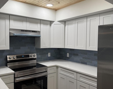 1702 Challenger Court W - Photo Thumbnail 7