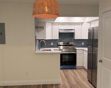 1702 Challenger Court W - Photo Thumbnail 6