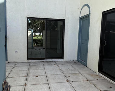 1702 Challenger Court W - Photo Thumbnail 5
