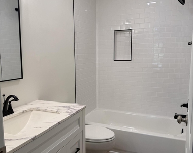 1702 Challenger Court W - Photo Thumbnail 20