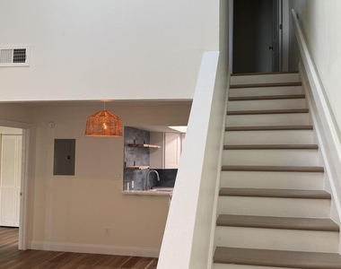 1702 Challenger Court W - Photo Thumbnail 15